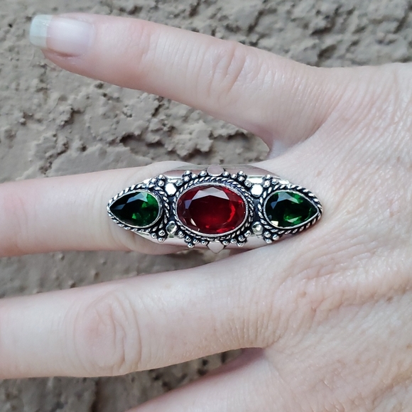 New Mozambique Garnet and Peridot 925 Silver Statement Ring. - Picture 7 of 12